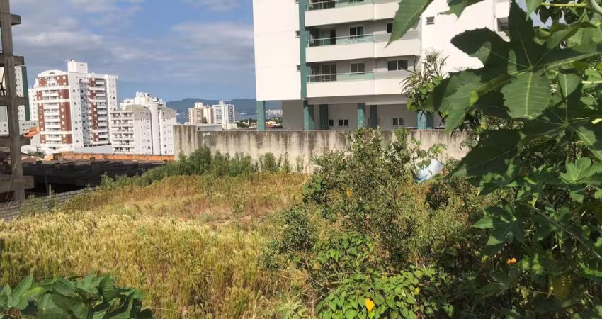 OPORTUNIDADE de construção em Barreiros, São José.