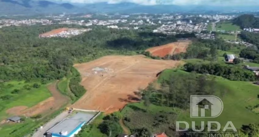 Terreno de 450m² no Loteamento Golden Life