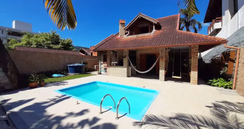 Casa 4 dormitórios no João Paulo.