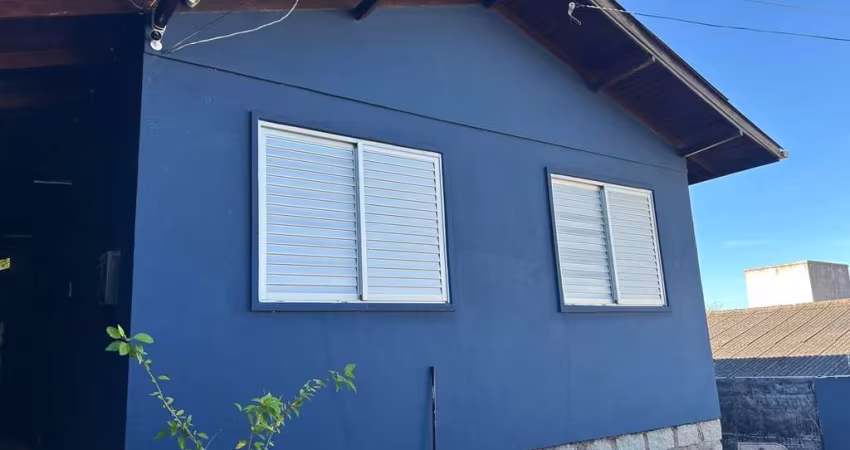 Casa com 2 quartos sendo 1 Suíte na Trindade