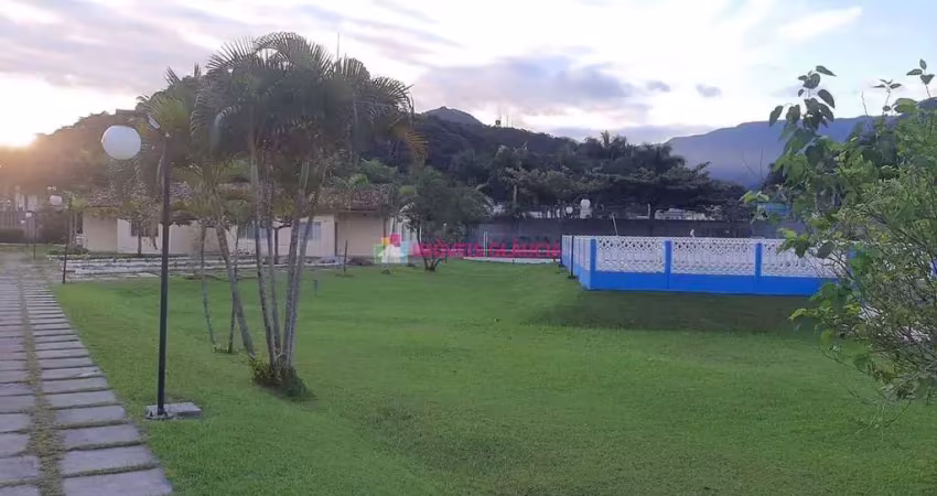 Casa com 2 Dormitórios em Condomínio a venda na Martim de Sá, Caraguatatuba-SP