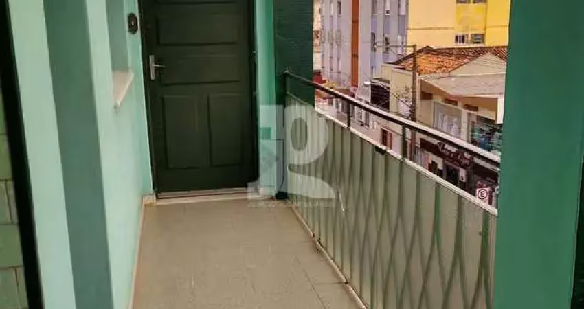 Lindo apartamento central, 50m da bento com sacada.
