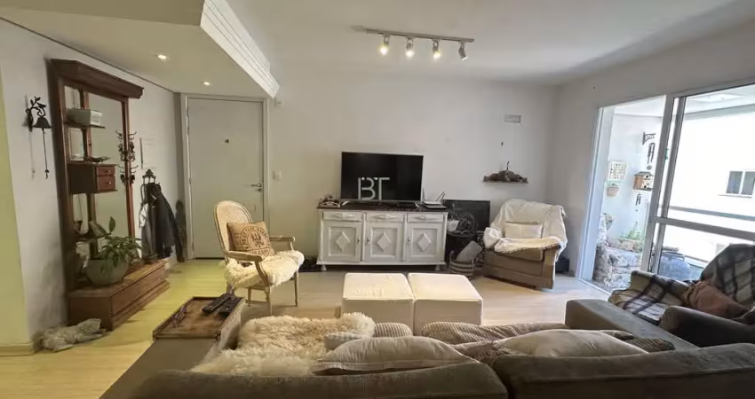 Apartamento semimobiliado com 2 dormitórios sendo 1 suíte no bairro cinquentenár