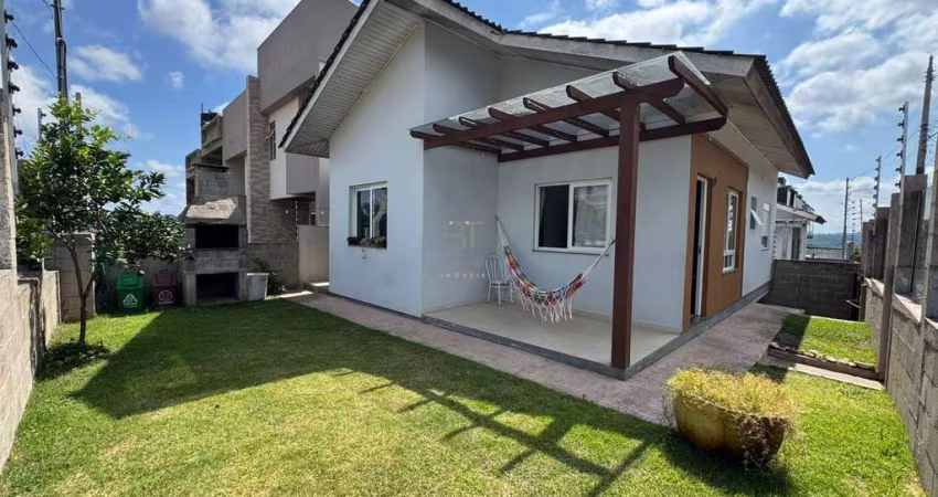 CASA COM PÁTIO E GARAGEM FECHADA NO BAIRRO N. Sra. DAS GRAÇAS