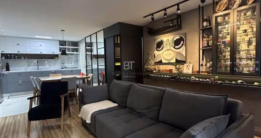 APARTAMENTO SEMIMOBILIADO COM 2 DORMITÓRIOS E 2 VAGAS NO BAIRRO MADURERIA