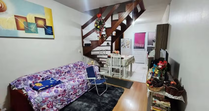 SOBRADO COM ENTRADA COLETIVA E GARAGEM FECHADA NO CIDADE NOVA