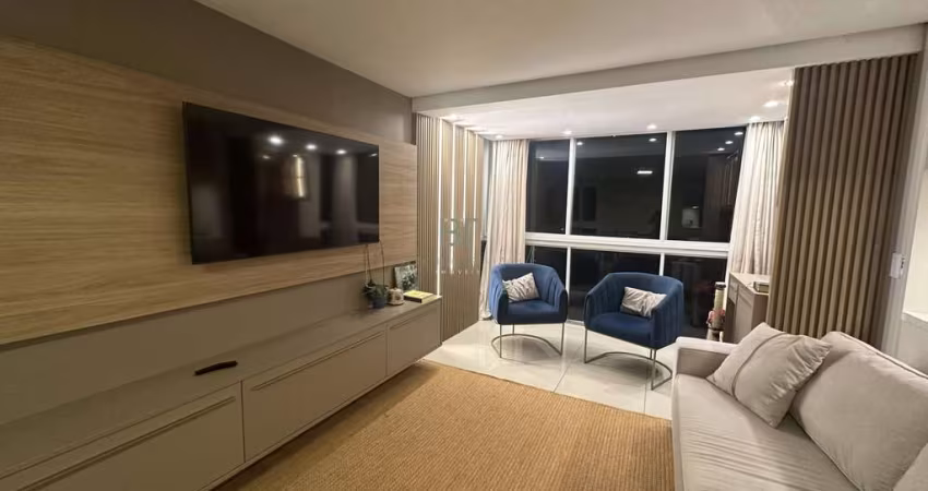 APARTAMENTO SEMIMOBILIADO COM 3 DORMITÓRIOS SENDO 1 SUÍTE E 2 VAGAS NO BAIRRO VI