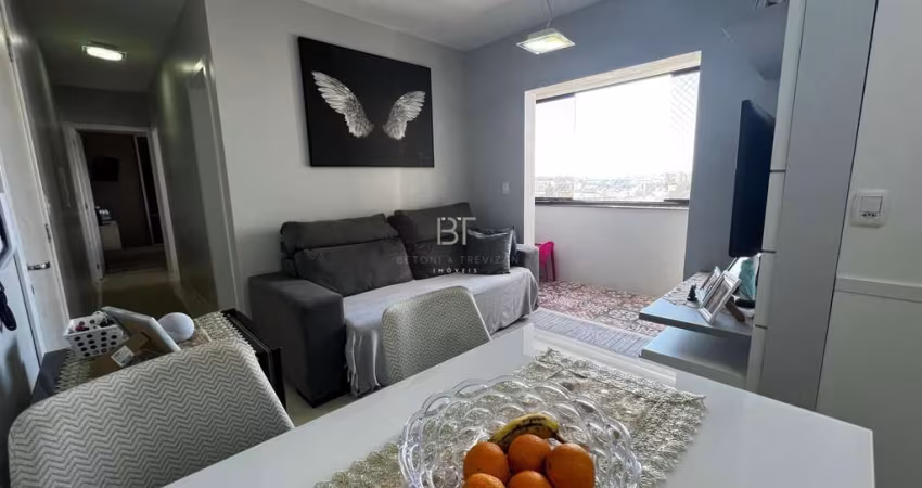 APARTAMENTO COM 02 DORMITÓRIOS E SACADA NO BAIRRO SAGRADA FAMILIA