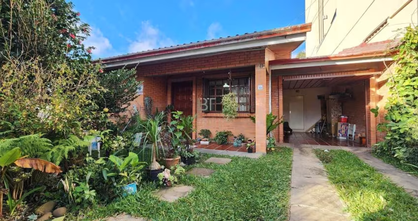 CASA EM ALVENARIA COM 03 DORMITÓRIOS E TERRENO DE 360 M² NO BAIRRO CIDADE NOVA