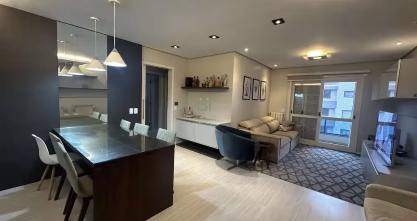 APARTAMENTO MOBILIADO COM 3 DORMITÓRIOS SENDO 1 SUÍTE E 2 VAGAS DE GARAGEM NO BA