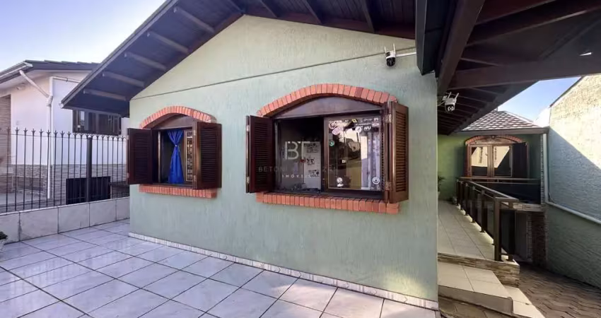 Casa com 222 m²  3 dormitórios 2 suítes e 3 vagas no bairro santa lúcia