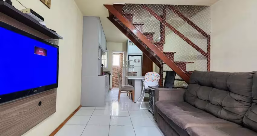 Sobrado com 02 dormitórios e 01 vaga no bairro cidade nova