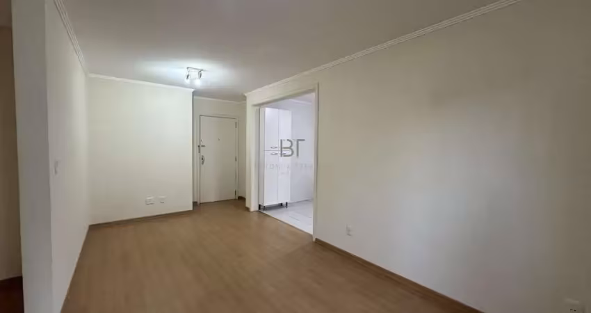 Apartamento semimobiliado com 2 dormitórios e 2 vagas no bairro panazzolo