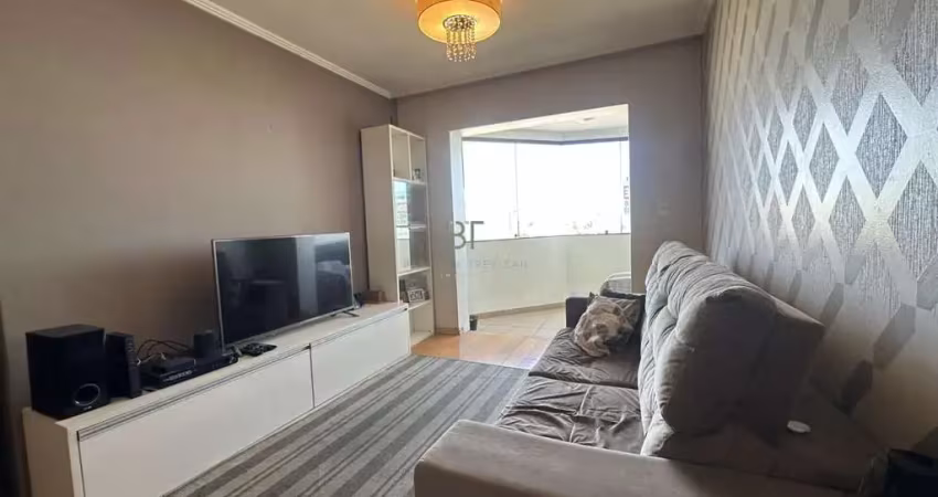 Apartamento semimobiliado com 3 dormitórios no bairro pio x