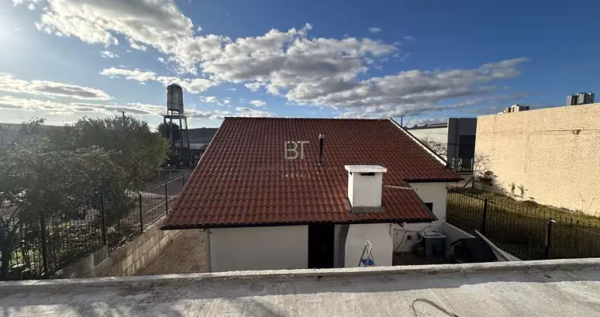 Casa semimobiliada com 3 dormitorios no bairro santa lucia