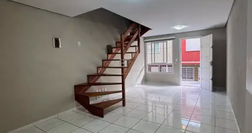 Sobrado triplex com 02 dormitórios no bairro são luiz