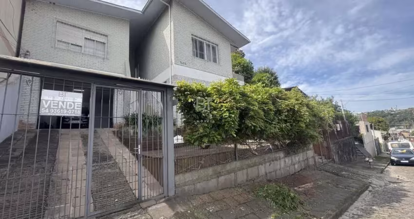 Casa com 2 pavimentos com 3 dormitórios e 3 vagas no bairro são jose