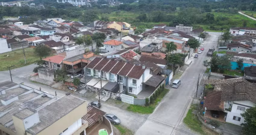 Sobrado com dois dormitorios  no vila nova de esquina joinville