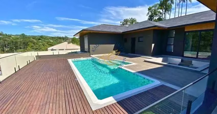 Casa de alto padrão à venda no condomínio jardim das palmeiras em bragança paulista. 4 dormitórios, lazer completo, segurança 24h e permuta
