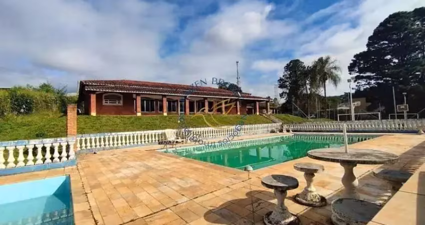Chácara com 10 dormitórios, piscina, quadra e 4 casas independentes em bragança paulista sp. ideal para pousada, eventos ou lazer familiar. agende sua visita!