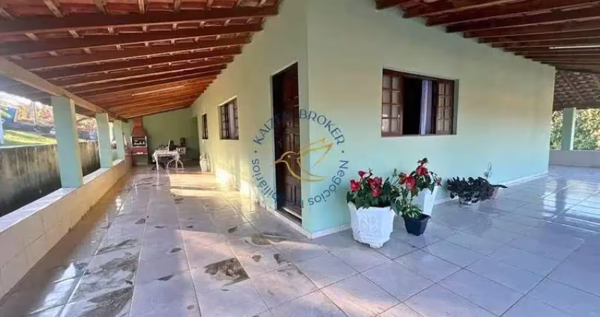 Chácara à venda no menin – bragança paulista/sp. 3 dormitórios, varanda, cozinha caipira, pomar, 6 vagas e 1.180m² de terreno. refúgio natural com escritura regularizada!