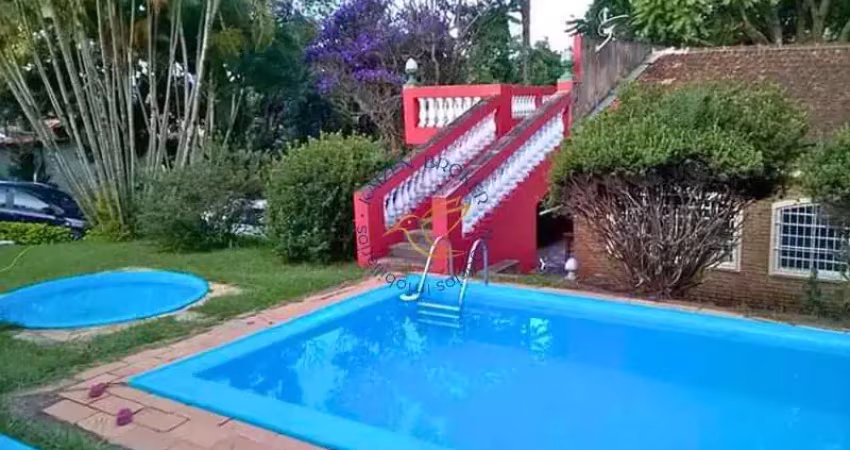 Imóvel com 2.055m² em bragança paulista, 3 quartos, piscina e área de lazer. chácara cercada por natureza e ideal para descanso ou moradia.