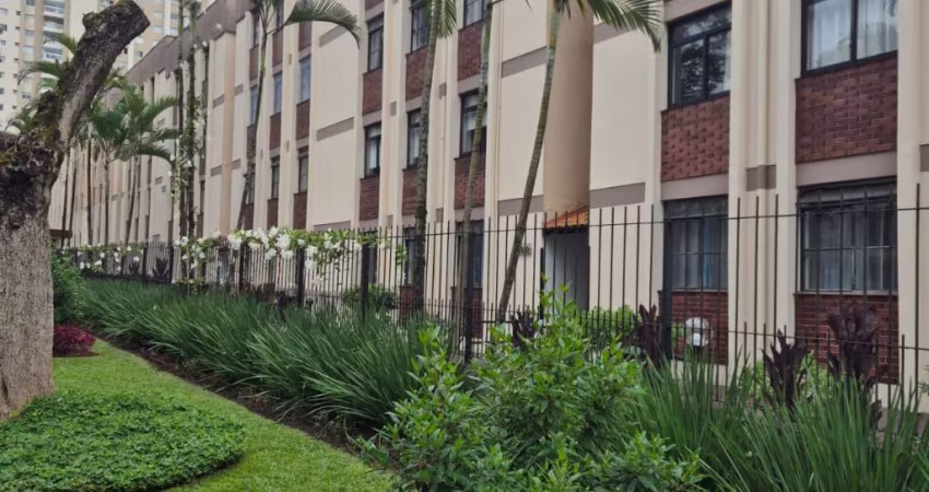 vende-se apto de 3 quartos reformado - bairro Portão - R$ 350 mil