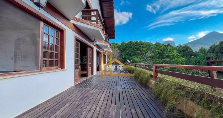 Casa à venda em Teresópolis, com cara de sítio, mais de 3.000m² de terreno e 4 suítes