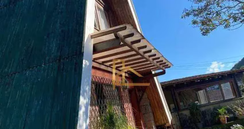 Casa com 2 dormitórios à venda, 126 m² por R$ 630.000,00 - Jardim Cascata - Teresópolis/RJ