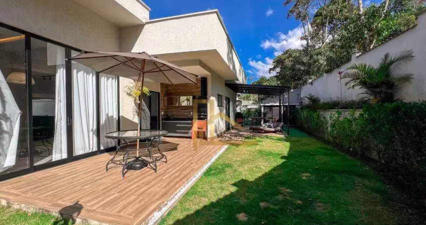 Casa linear com 3 suítes, terreno plano e área de lazer privativa no green valley - teresópolis