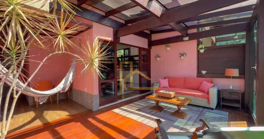 Casa linear com 5 suítes dentro de condomínio clube - apenas 3 minutos da feirinha do alto