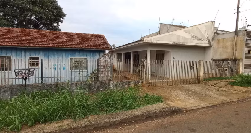Terreno c área 288,94m2 de esquina c duas casas no jardim Grajaú em Maringá!