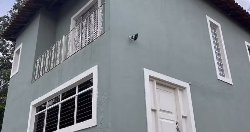 Vendo lindo sobrado com 3 dormitórios sendo 1 suíte 4 vagas de carro