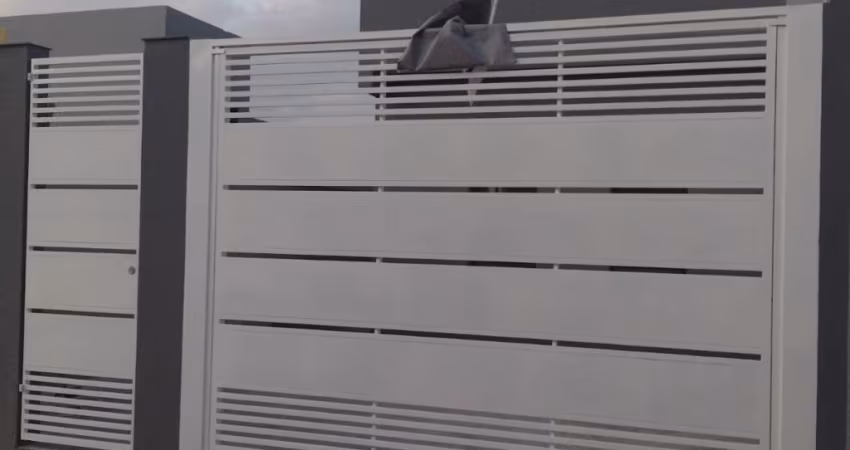 Vendo lindo sobrado com 2 dormitórios excelente localização