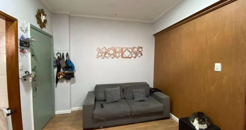 Apartamento Reformado Para Dois Quartos com Dependência No Centro RJ