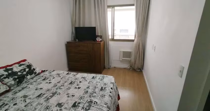 Apartamento de sala dois quartos, varanda área e serviços  tijuca rio de janeiro