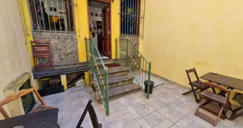 Hostel com cerca de 250 metros quadrados no bairro catunbí.