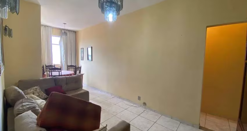 Apartamento de dois quartos com dependência na rua do senado no centro do rj