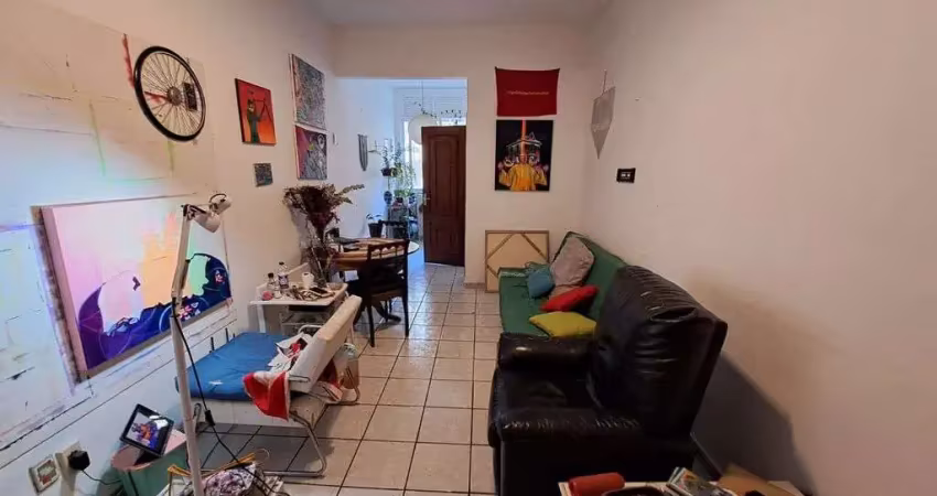 Apartamento dois quartos com dependência na rua riachuelo centro do rj