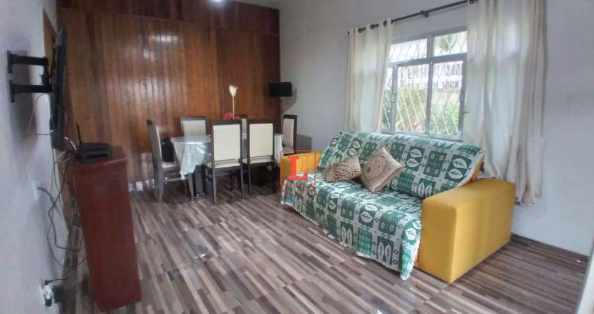 Casa com 3 quartos, garagem com espaço para 3 carros e churrasqueira 100 m²