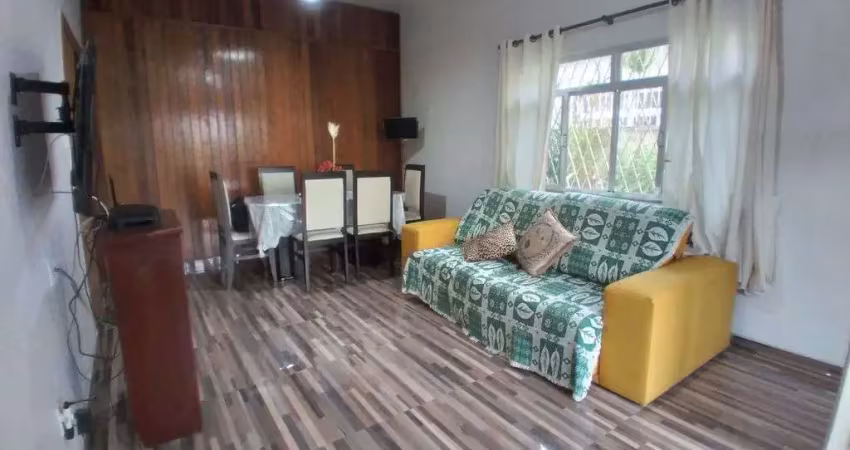 Casa com 3 quartos, garagem com espaço para 3 carros e churrasqueira 100 m²