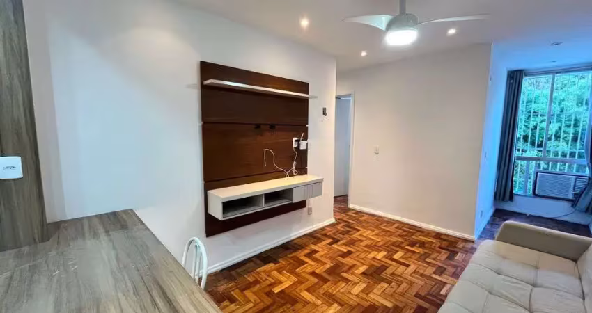 Apartamento quarto e sala totalmente reformado na rua riachuelo centro rj