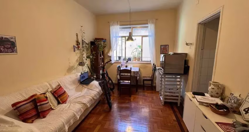 Apartamento  2 quartos+varandinha com 76m² na rua monte alegre santa teresa