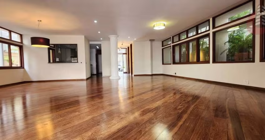 Casa para Locação em Santana de Parnaíba, Alphaville, 3 dormitórios, 3 suítes, 5 banheiros, 4 vagas