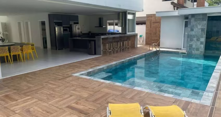 Sobrado novo para locação com 6 suítes em Riviera e São Lourenço