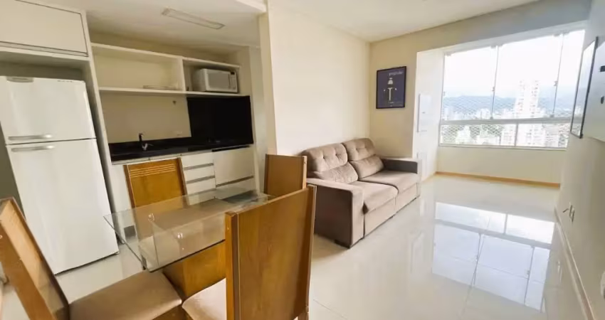 Lindo apartamento próximo a furb praticamente todo mobiliado no último andar