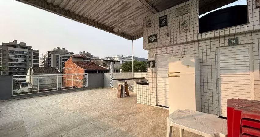 Casa na Freguesia, 4 quartos, 3 suítes, 2 vagas, Terração com churrasqueira.