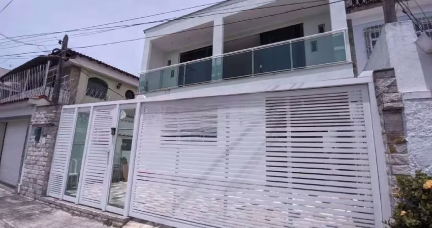 Casa Na Vila da Penha, 3 quartos com suíte, área gourmet e churrasqueira.