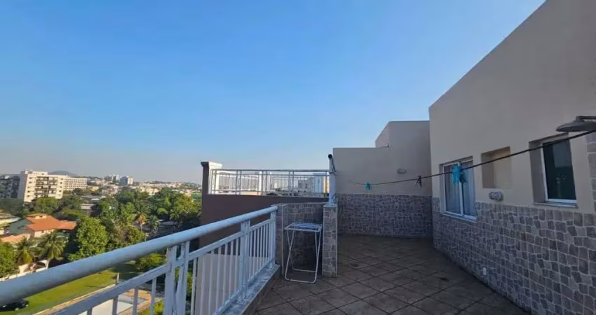Mix Residencial, Cobertura a venda com 122, 3 quartos com móveis e sol da manhã.
