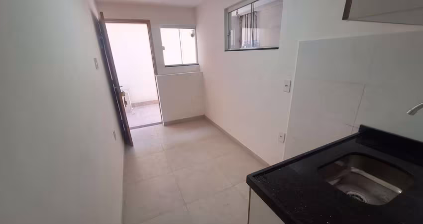 Vista Alegre, Apartamento com Sala com cozinha, banheiro e 1 quarto. Reformado.